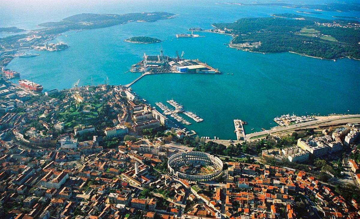 Luka Apartment Pula Luaran gambar
