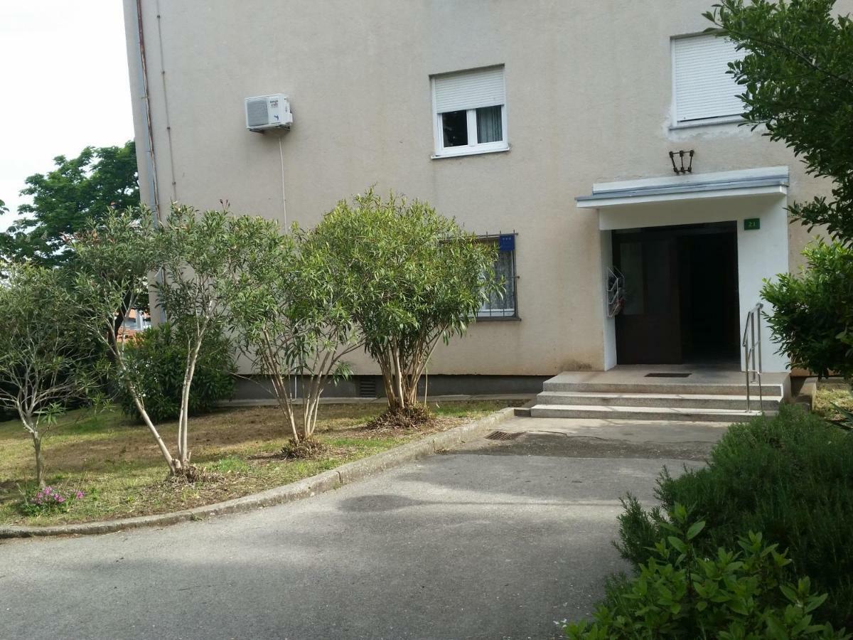 Luka Apartment Pula Luaran gambar